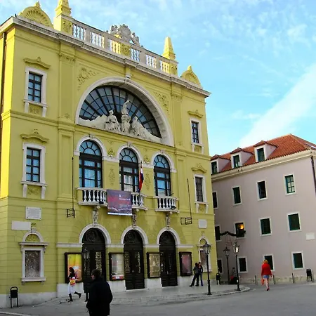 Center *